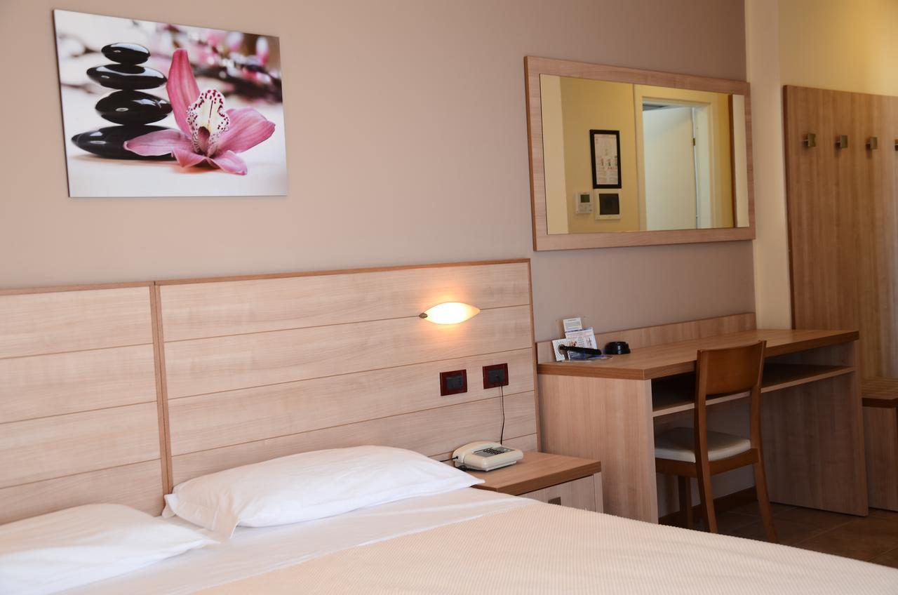 Hotel Mirage Μιλάνο Μαριτίμα Εξωτερικό φωτογραφία